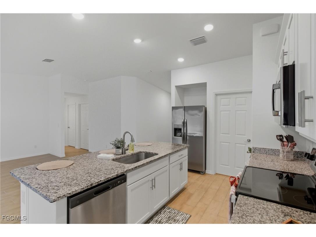 3749 NE 15th Place Cape Coral FL 33909 2025017247 image10