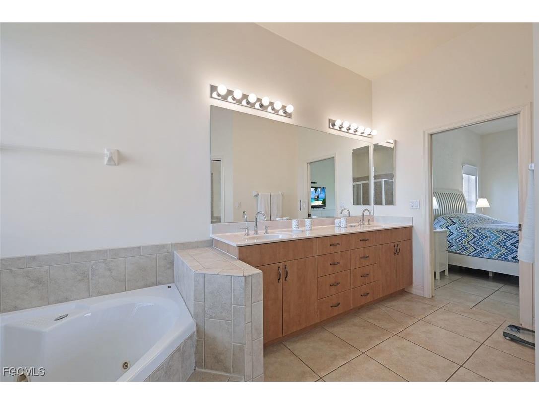 3756 SE 1st Avenue Cape Coral FL 33904 2025006175 image16