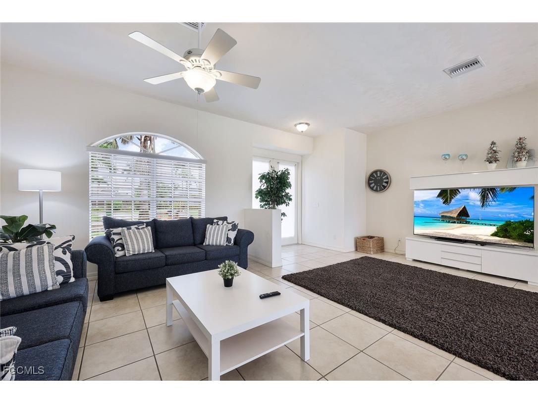 3756 SE 1st Avenue Cape Coral FL 33904 2025006175 image4