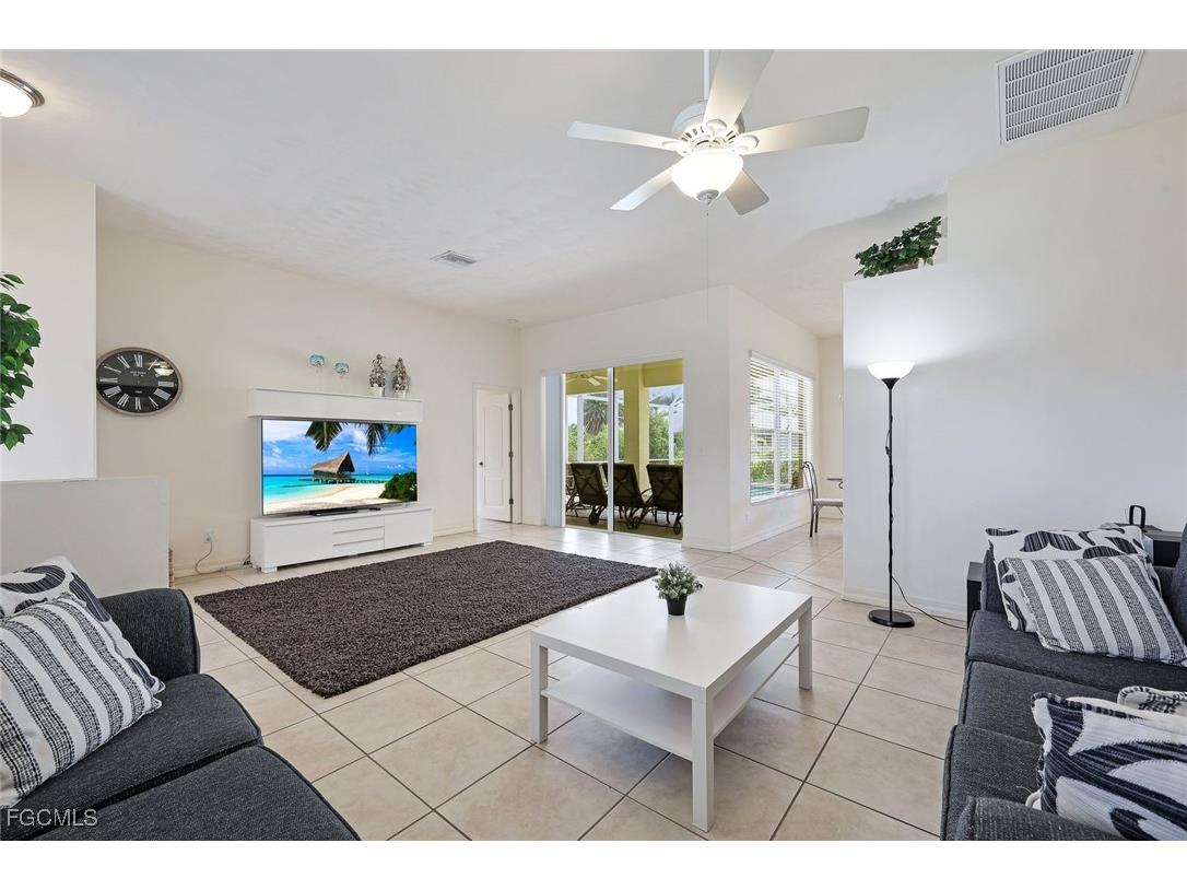 3756 SE 1st Avenue Cape Coral FL 33904 2025006175 image5