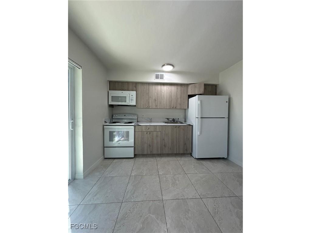 3758 Lora Street #3758 Fort Myers FL 33916 2025018573 image2