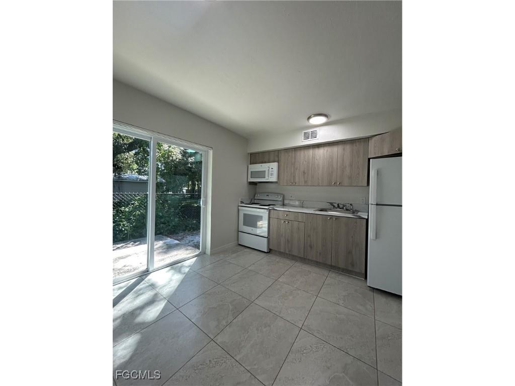 3758 Lora Street #3758 Fort Myers FL 33916 2025018573 image3