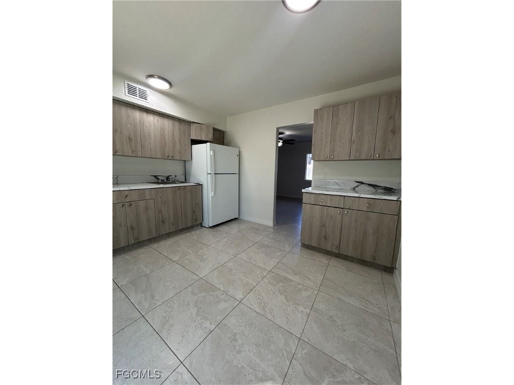 3758 Lora Street #3758 Fort Myers FL 33916 2025018573 image4