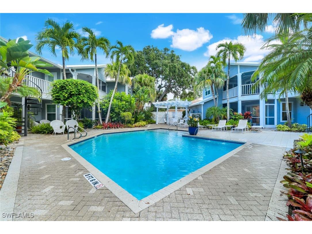 376 3rd Street S #102 Naples FL 34102 225066441 image1