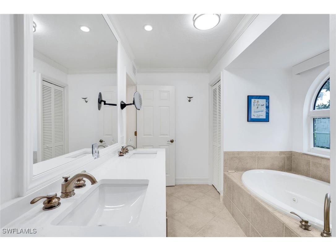 376 3rd Street S #102 Naples FL 34102 225066441 image13