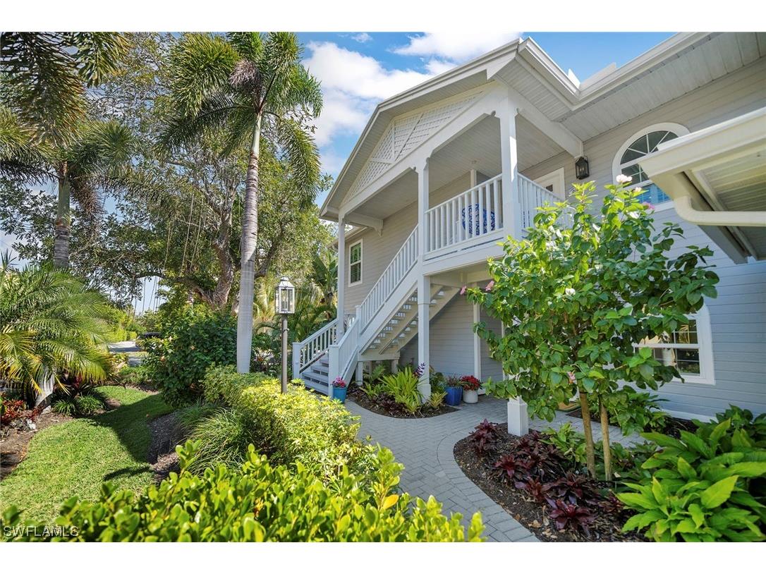 376 3rd Street S #202 Naples FL 34102 224019281 image1