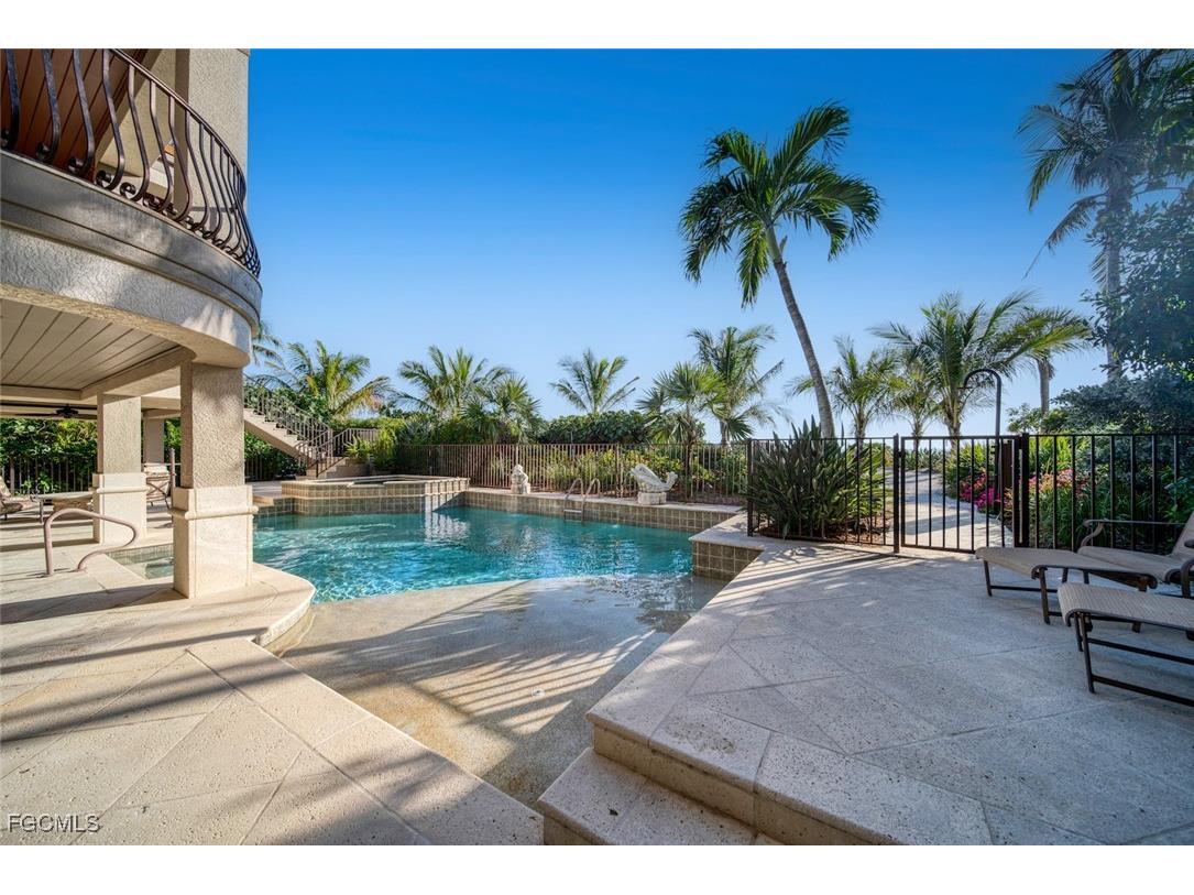 3767 W Gulf Drive Sanibel FL 33957 2025023743 image40