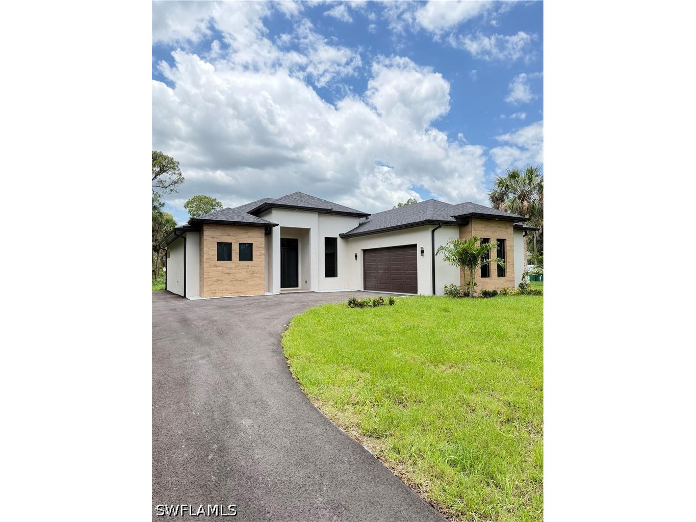 377 2nd Street NE Naples FL 34120 226021120 image1