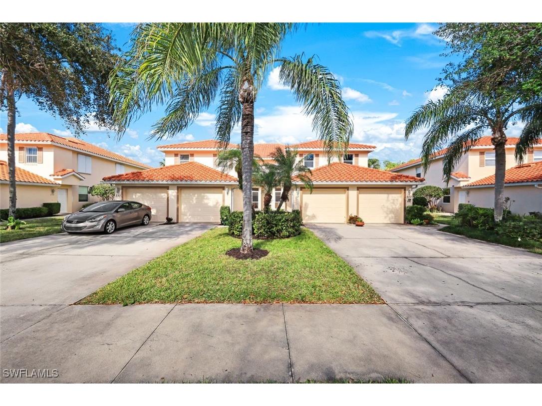 377 Robin Hood Circle #102 Naples FL 34104 225000794 image1