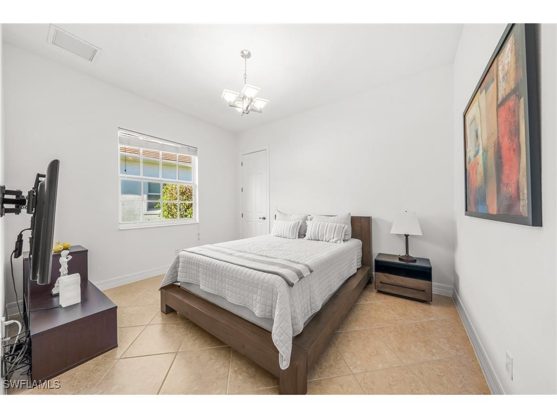 379 Cypress Way W Naples FL 34110 225032092 image40