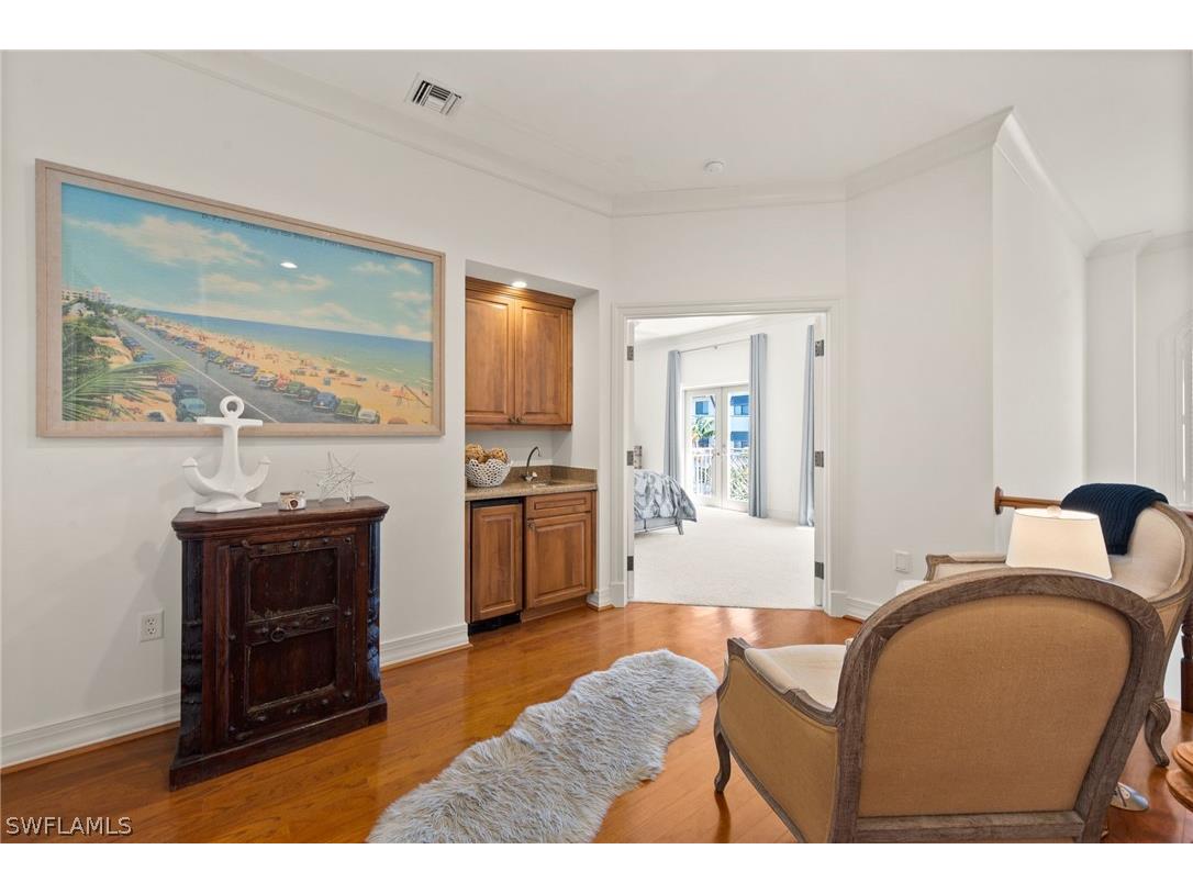 380 10th Street S #202 Naples FL 34102 226007934 image24