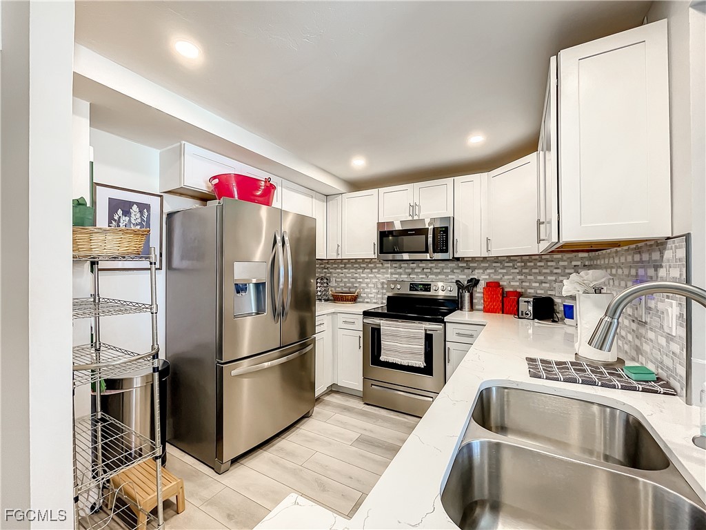 380 Seaview Court #11709 Marco Island FL 34145 2025022627 image4