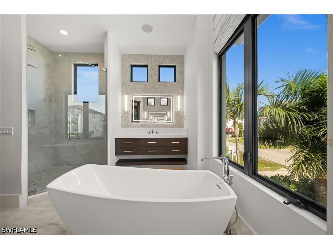380 Trade Winds Avenue Naples FL 34108 226018310 image24