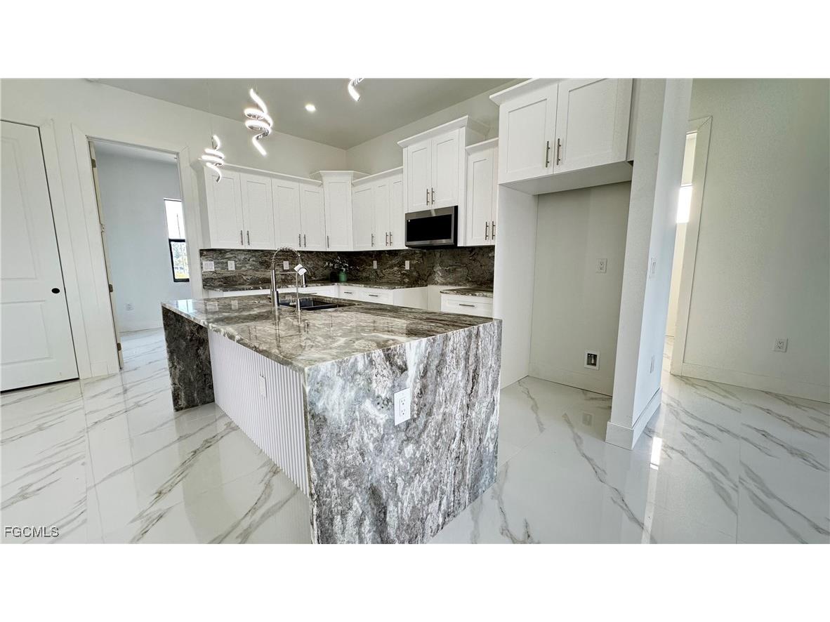 3801 3rd Street SW Lehigh Acres FL 33976 2025011408 image4