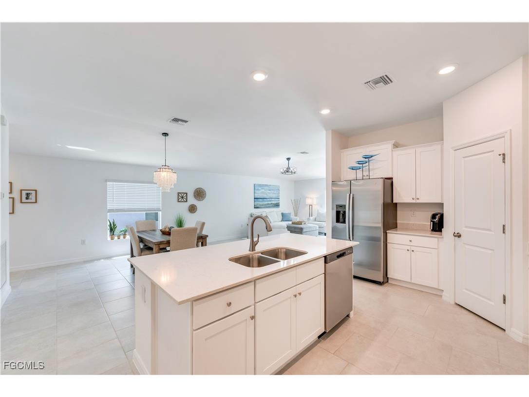 3801 Treasure Oak Way Fort Myers FL 33905 2025022417 image15