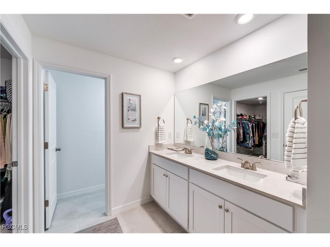 3801 Treasure Oak Way Fort Myers FL 33905 2025022417 image24