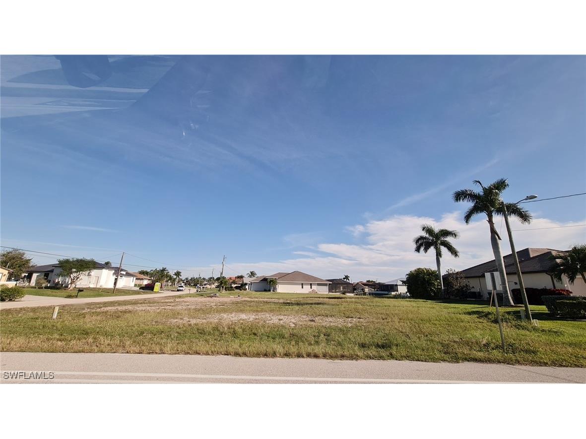 3803 Surfside Boulevard Cape Coral FL 33914 226005221 image6