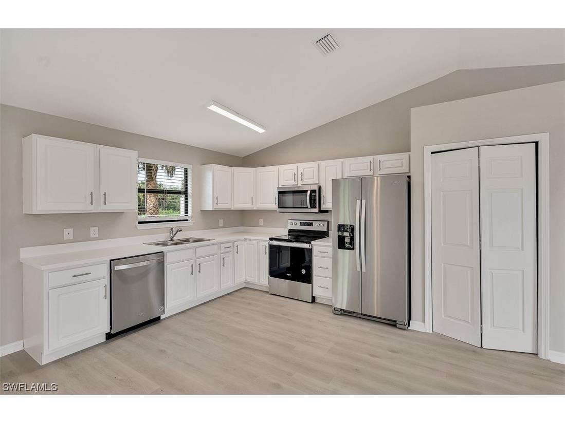 3805 33rd Street SW Lehigh Acres FL 33976 223025861 image1