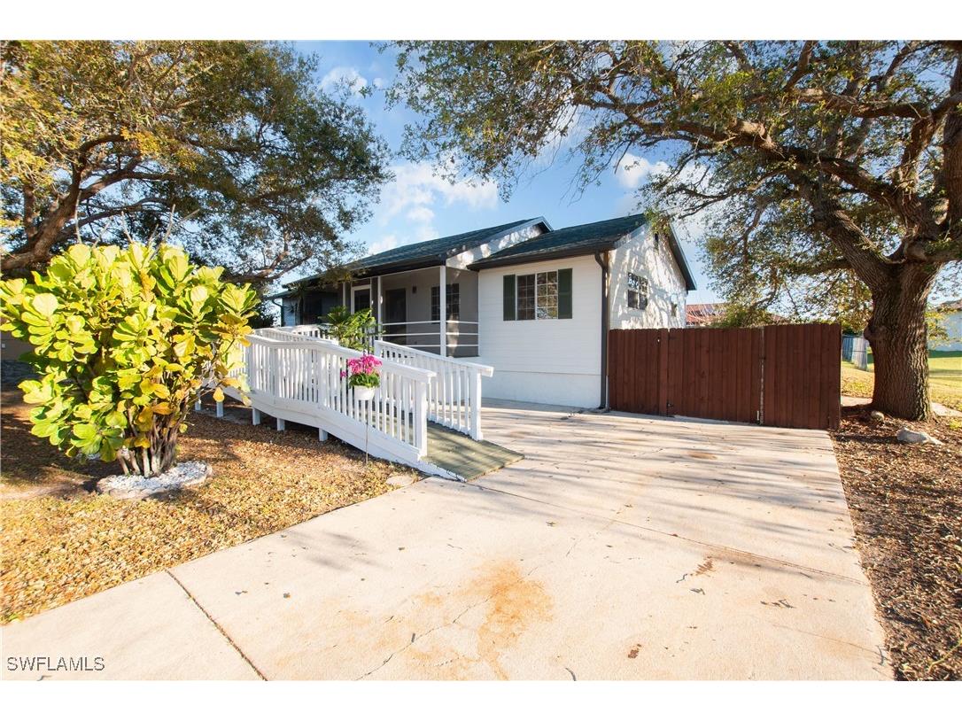 3807 20th Street SW Lehigh Acres FL 33976 225025434 image1
