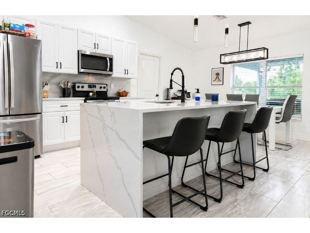 3807 2nd Street SW Lehigh Acres FL 33976 2026021175 image1