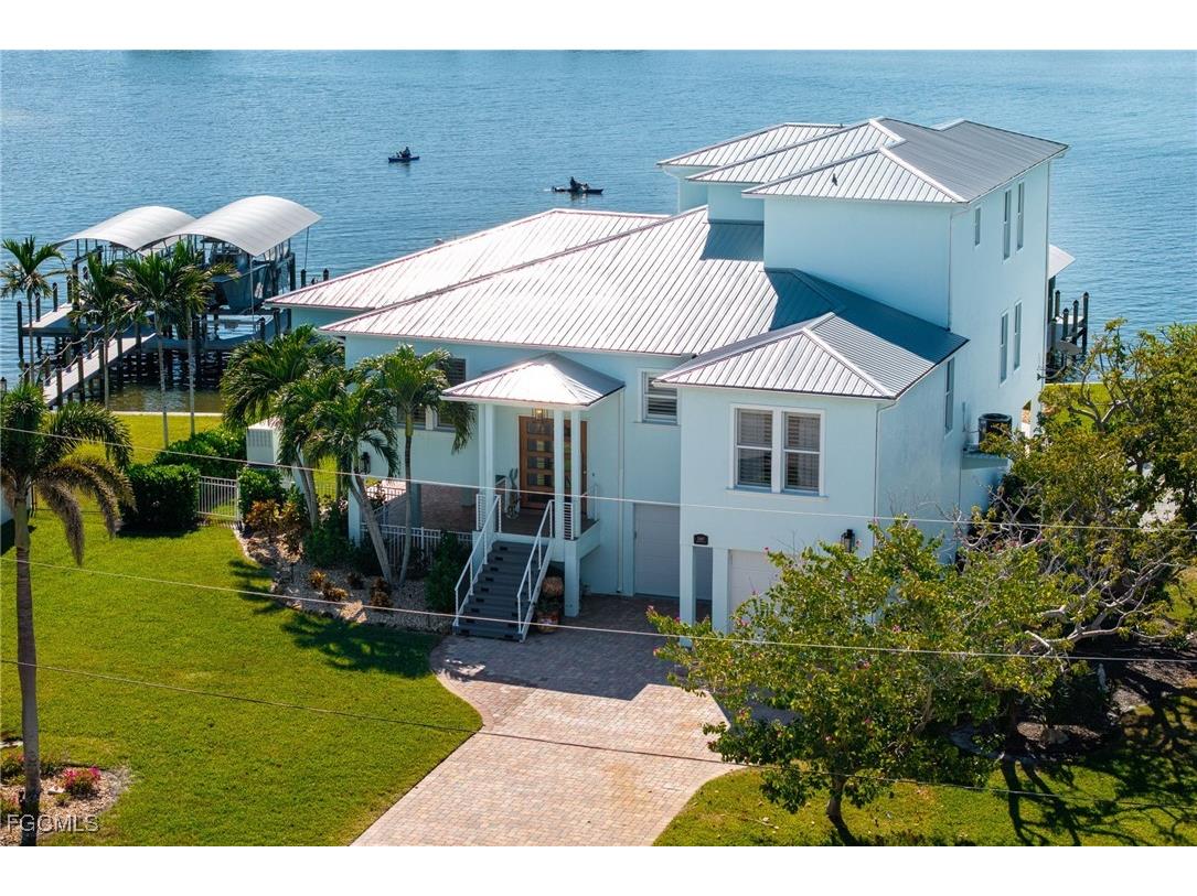 3807 San Carlos Drive Saint James City FL 33956 2025021960 image1