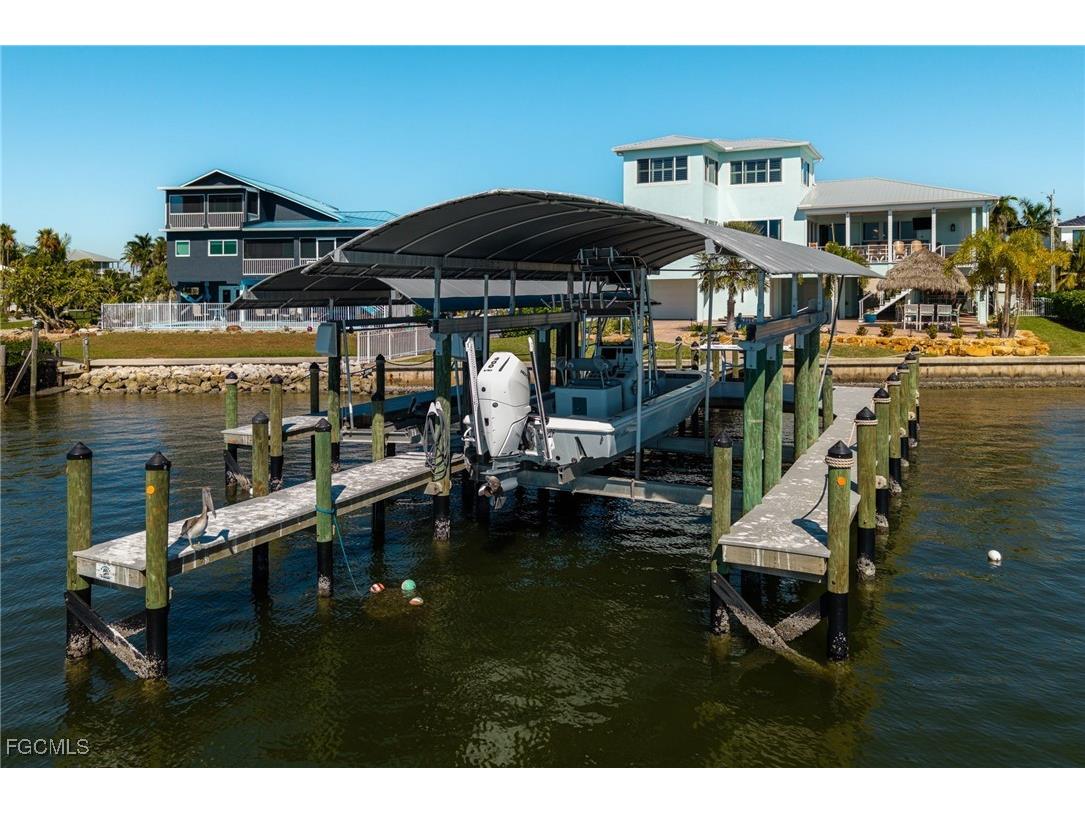 3807 San Carlos Drive Saint James City FL 33956 2025021960 image4