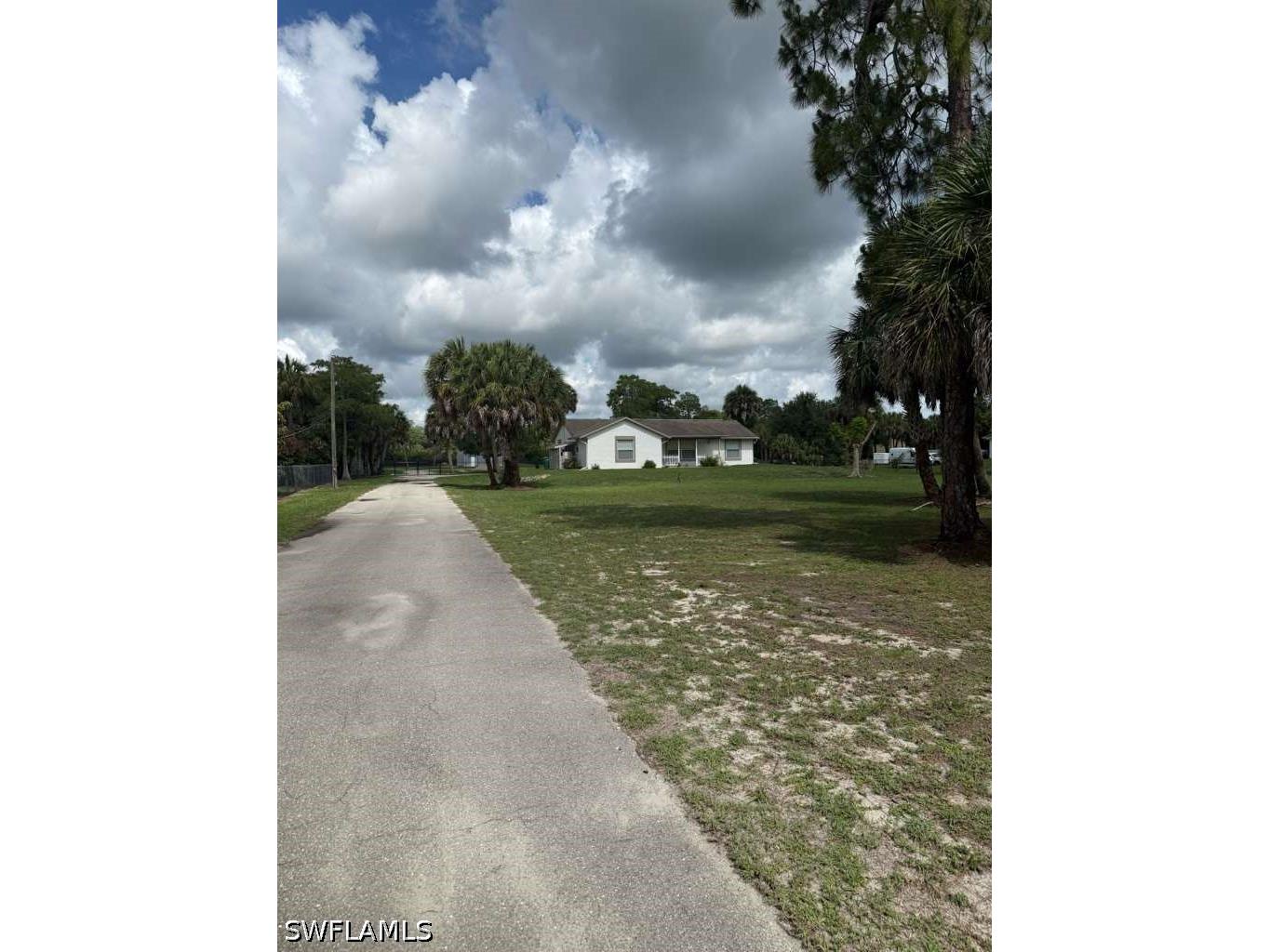 381 17th Street SW Naples FL 34117 226021717 image1