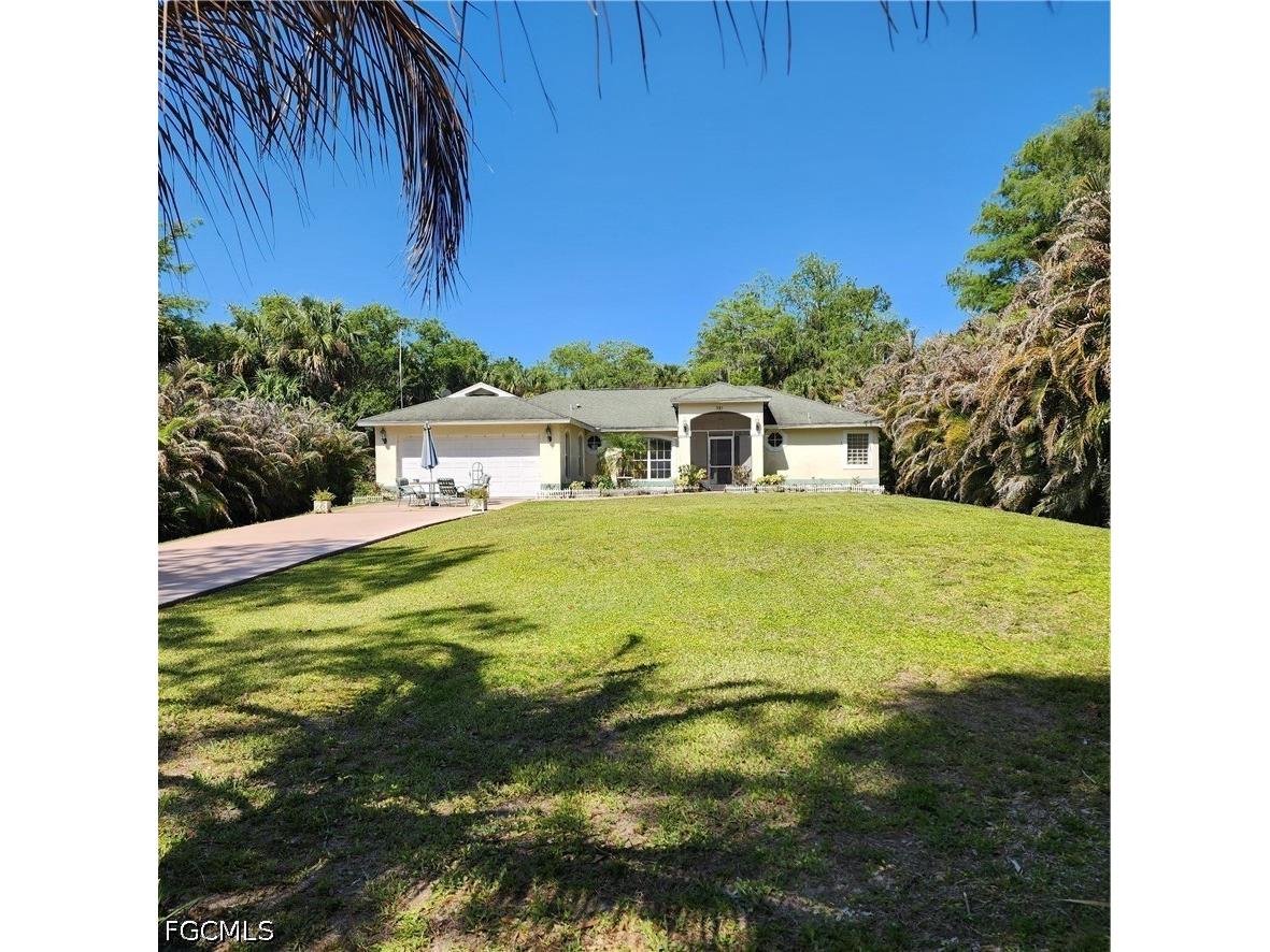 381 8th Street NE Naples FL 34120 2026017656 image1