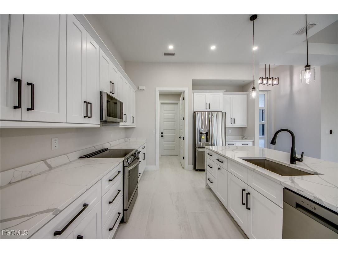 3812 Embers Parkway W Cape Coral FL 33993 2025025062 image16