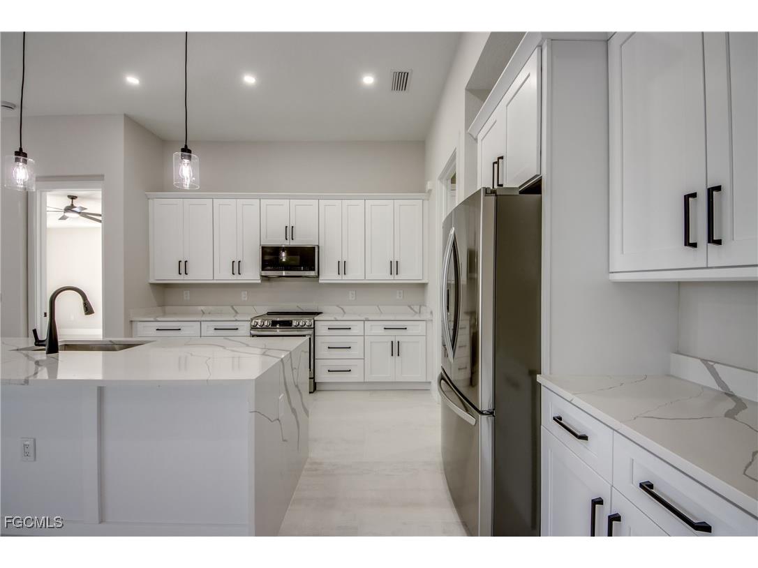 3812 Embers Parkway W Cape Coral FL 33993 2025025062 image21