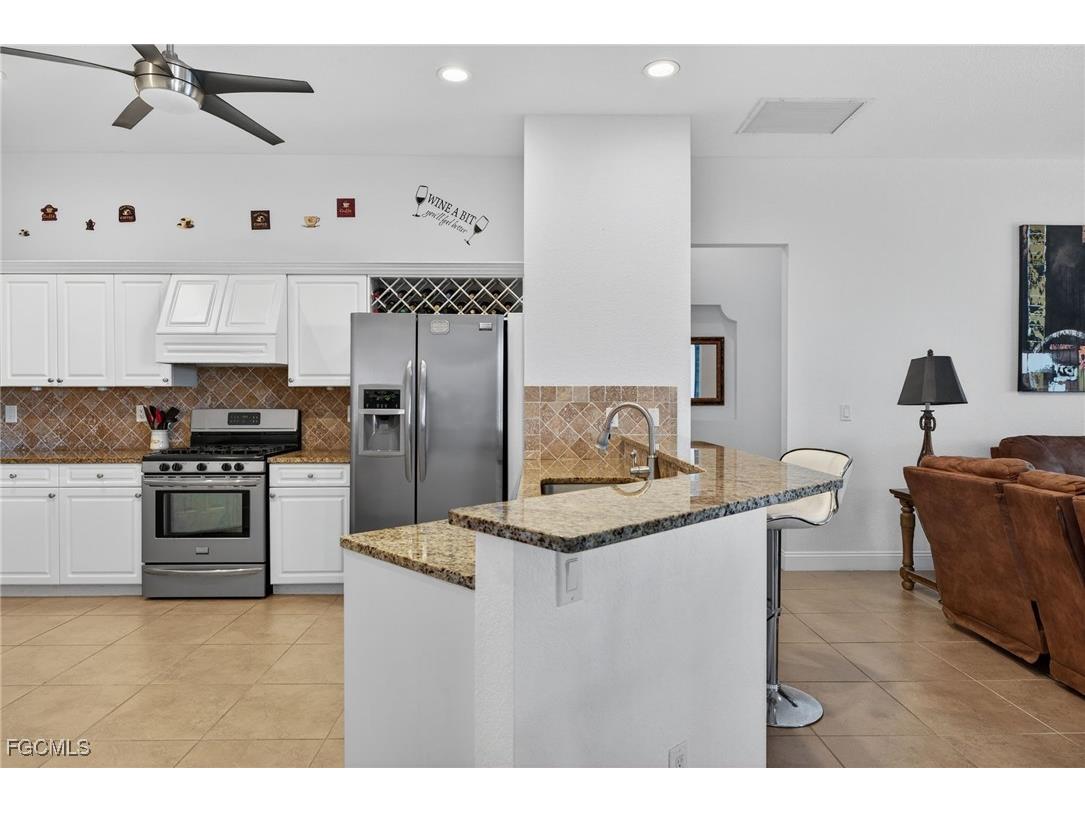 3815 Surfside Boulevard Cape Coral FL 33914 2026004413 image8