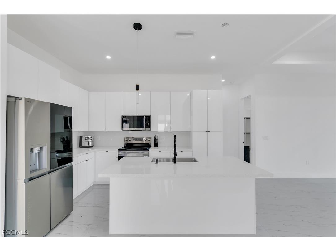 3817 NW 40th Street Cape Coral FL 33993 2026007249 image32
