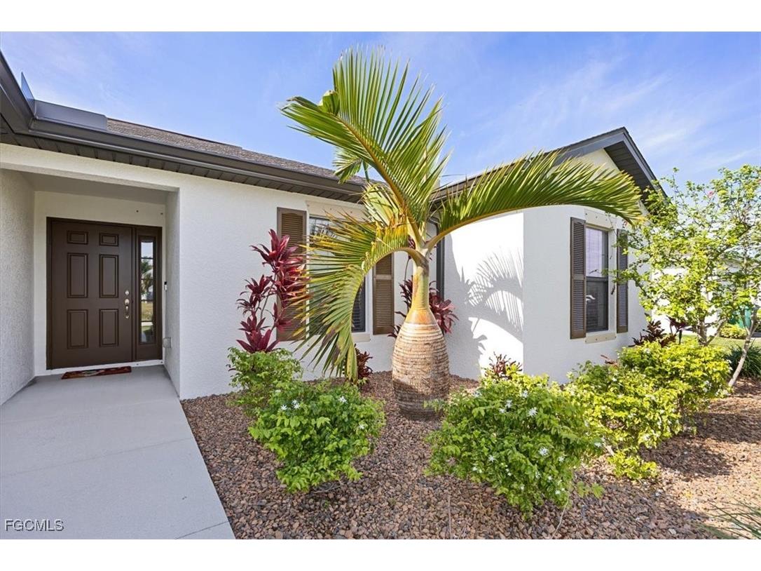 3818 SW 15th Place Cape Coral FL 33914 2025024955 image2
