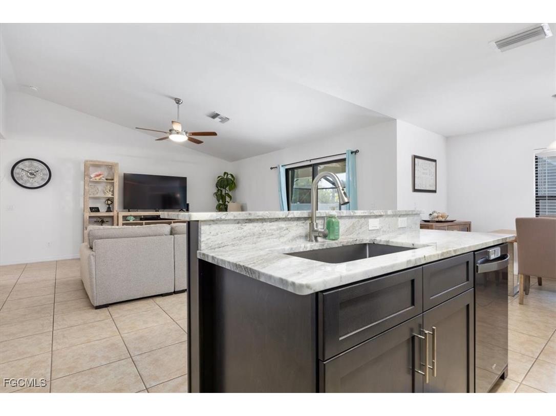 3818 SW 15th Place Cape Coral FL 33914 2025024955 image8