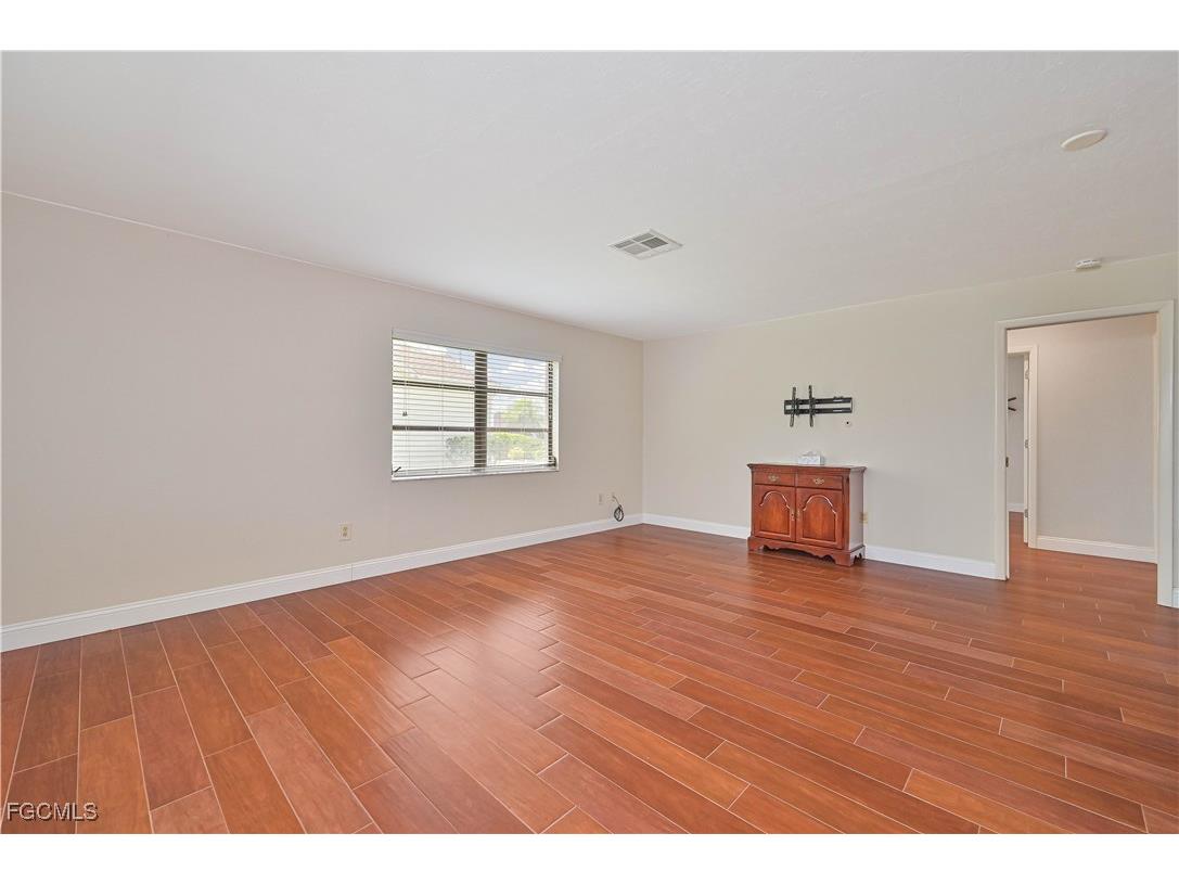 3819 SE 2nd Avenue Cape Coral FL 33904 2025015617 image23