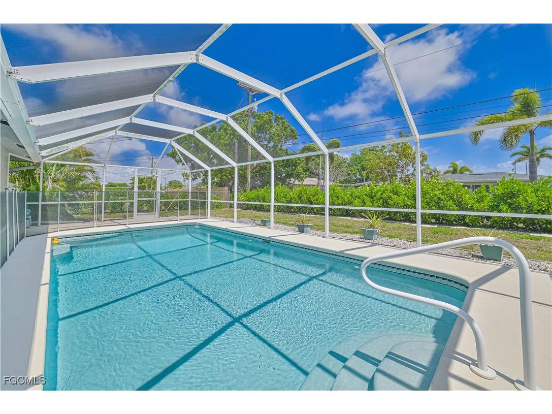 3819 SE 2nd Avenue Cape Coral FL 33904 2025015617 image36