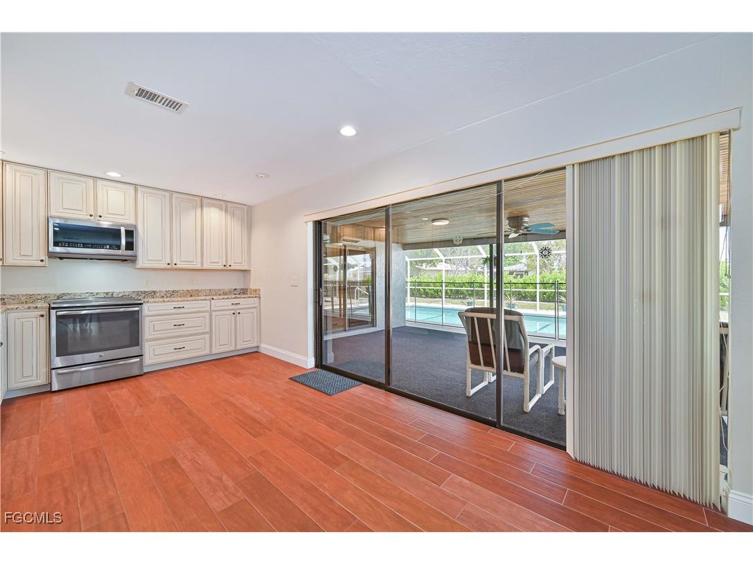 3819 SE 2nd Avenue Cape Coral FL 33904 2025015617 image8