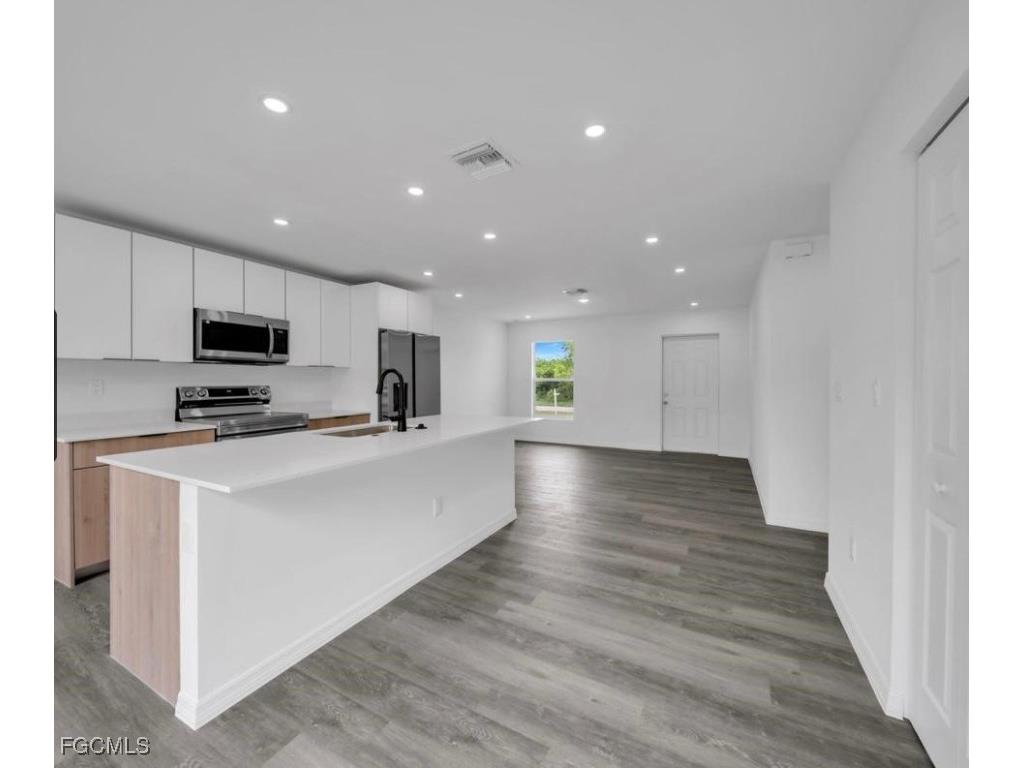 382 Mcarthur Boulevard Lehigh Acres FL 33974 2026000414 image4