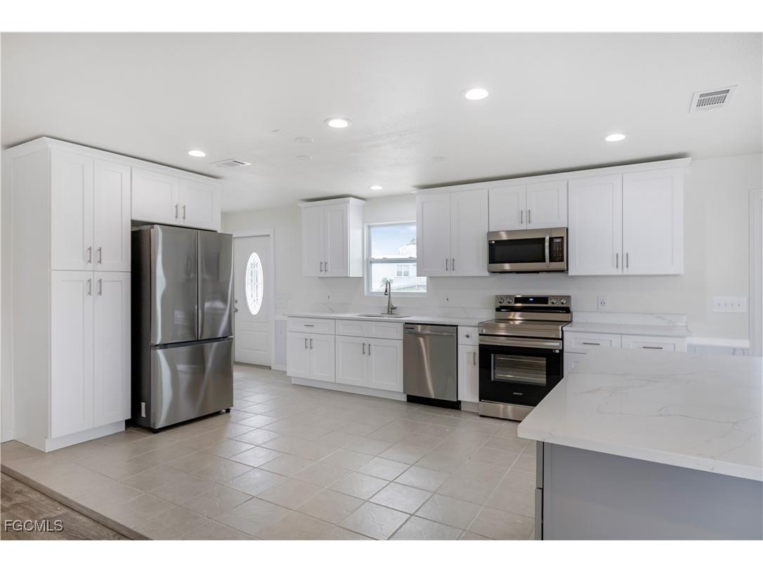 3820 Coconut Drive Saint James City FL 33956 2025015872 image15