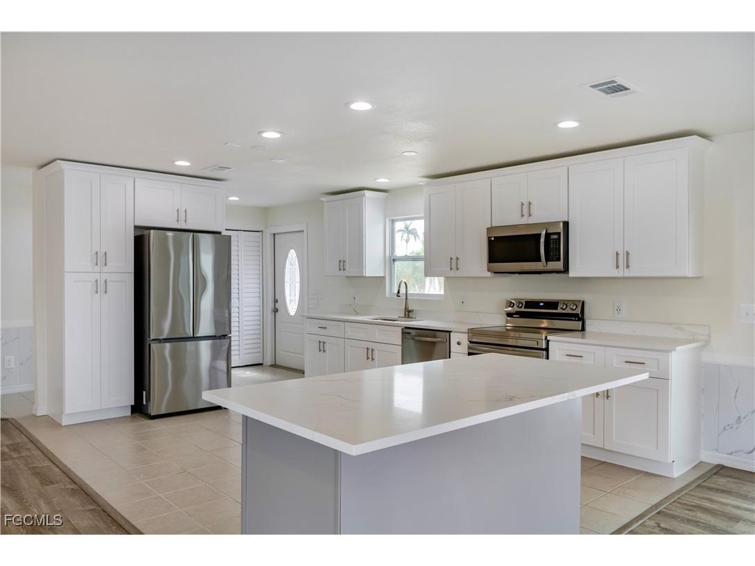 3820 Coconut Drive Saint James City FL 33956 2025015872 image18