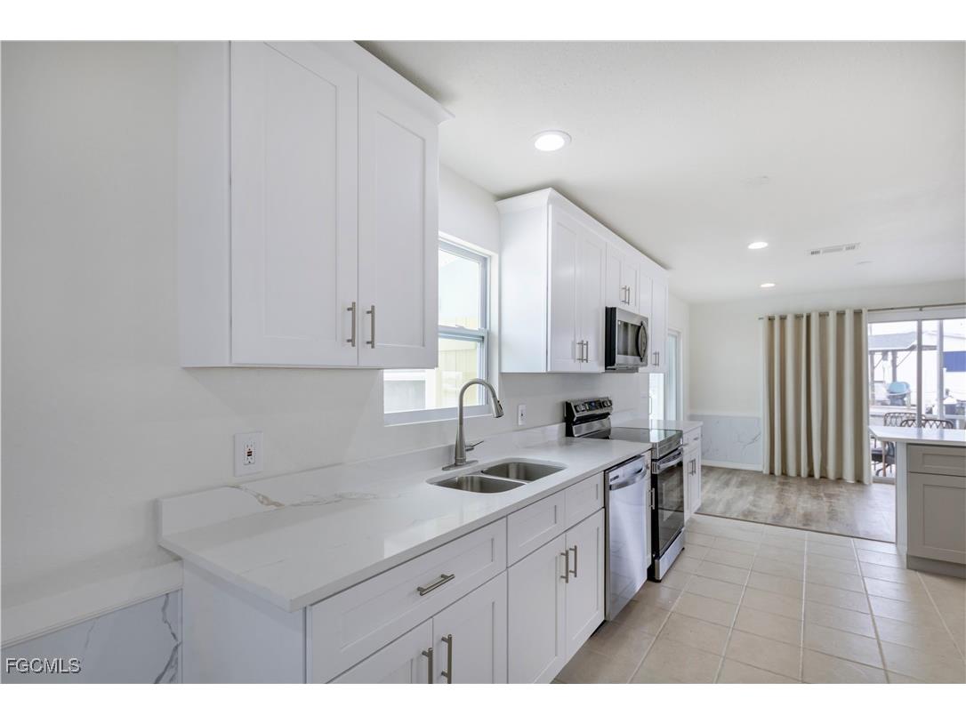 3820 Coconut Drive Saint James City FL 33956 2025015872 image21