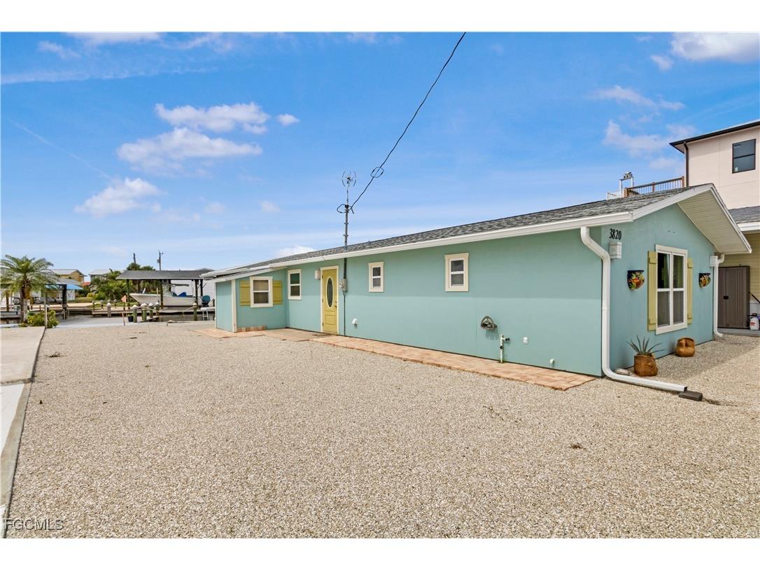 3820 Coconut Drive Saint James City FL 33956 2025015872 image4