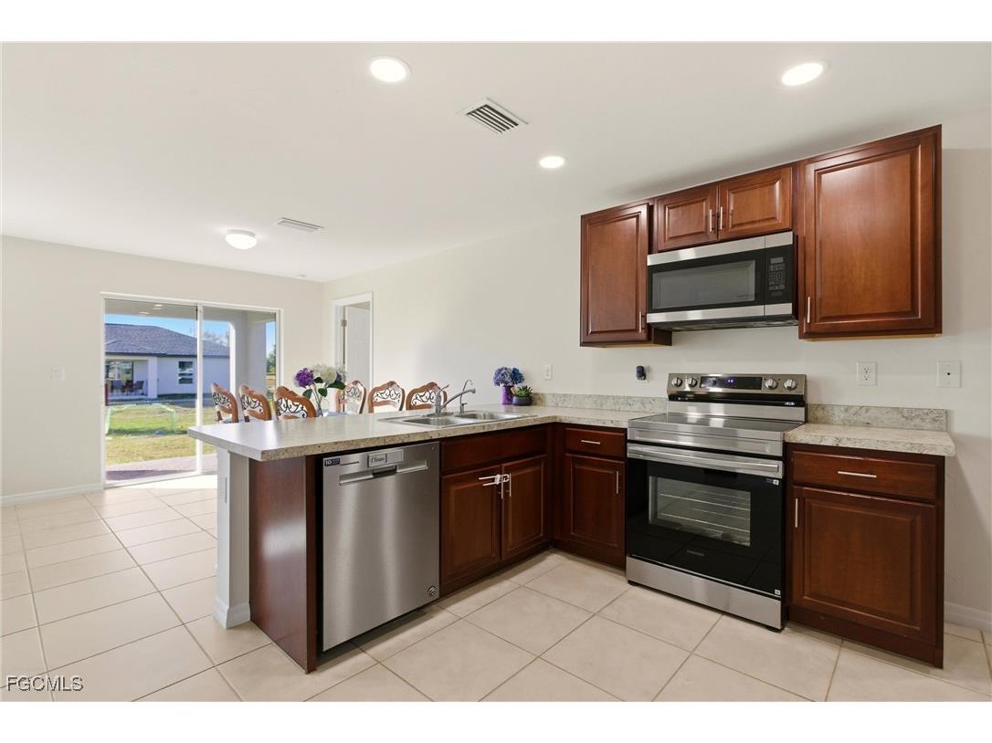 3820 NE 10th Place Cape Coral FL 33909 2025021752 image10