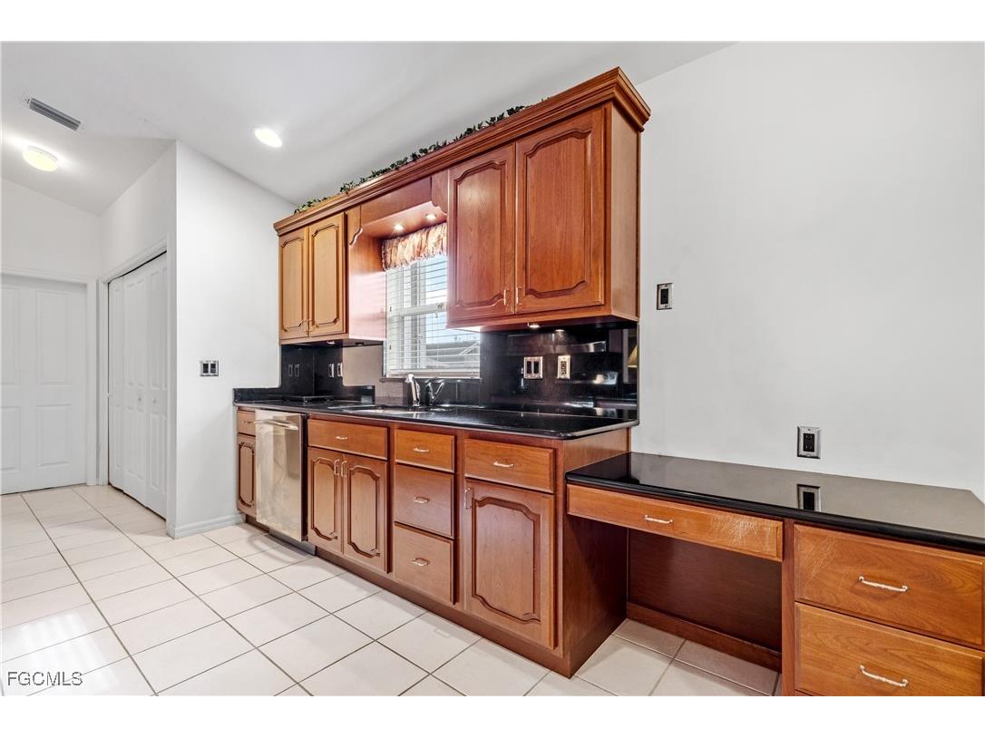 3820 Ponytail Palm Court North Fort Myers FL 33917 2025006409 image13