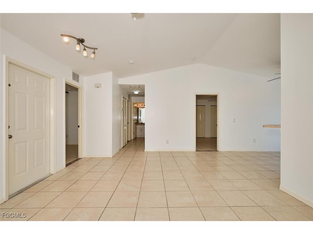 3825 Hollycrest Street Fort Myers FL 33905 2025011163 image11