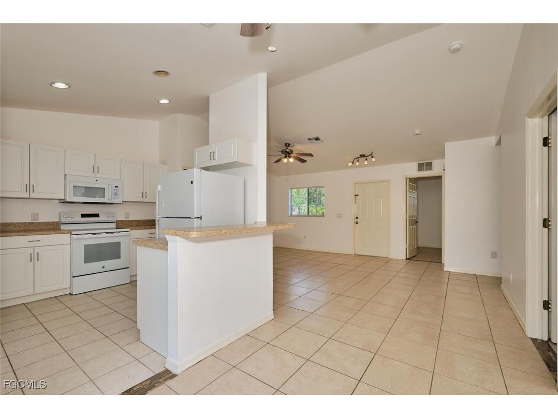 3825 Hollycrest Street Fort Myers FL 33905 2025011163 image14