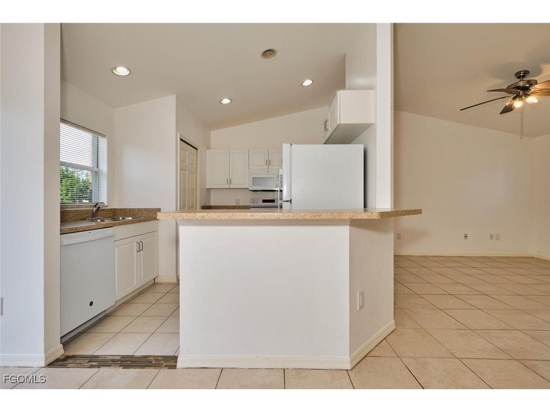 3825 Hollycrest Street Fort Myers FL 33905 2025011163 image15