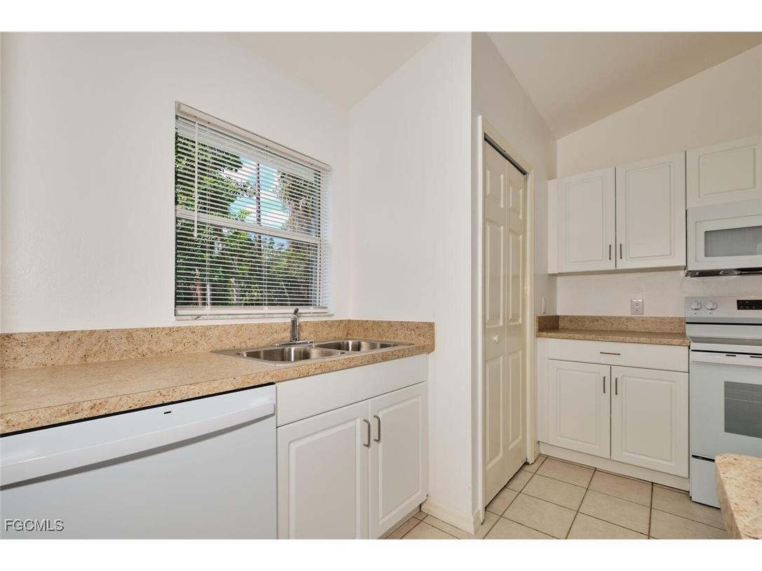 3825 Hollycrest Street Fort Myers FL 33905 2025011163 image16