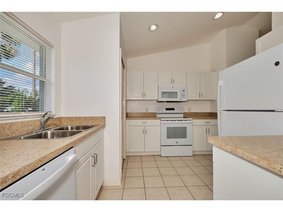 3825 Hollycrest Street Fort Myers FL 33905 2025011163 image17