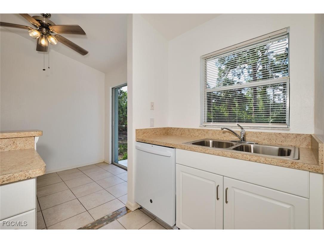 3825 Hollycrest Street Fort Myers FL 33905 2025011163 image18